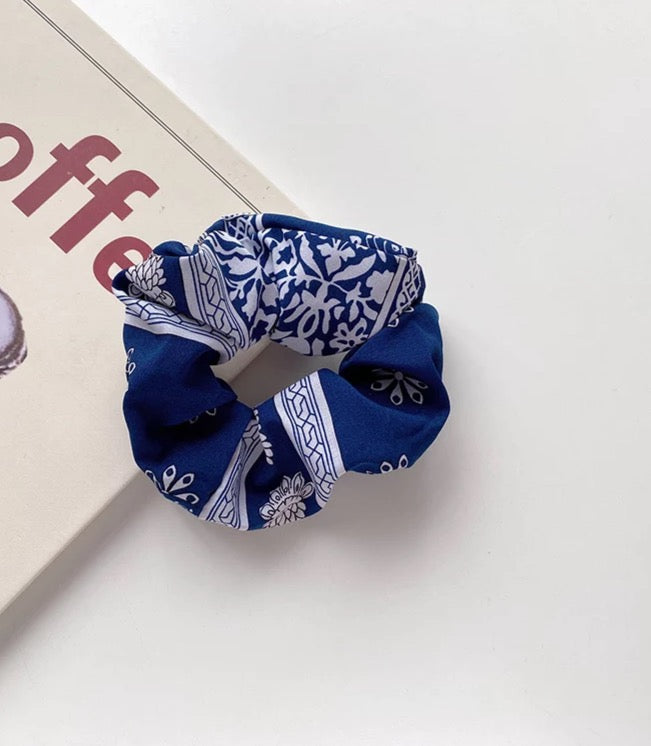 Blue&White Scrunchie